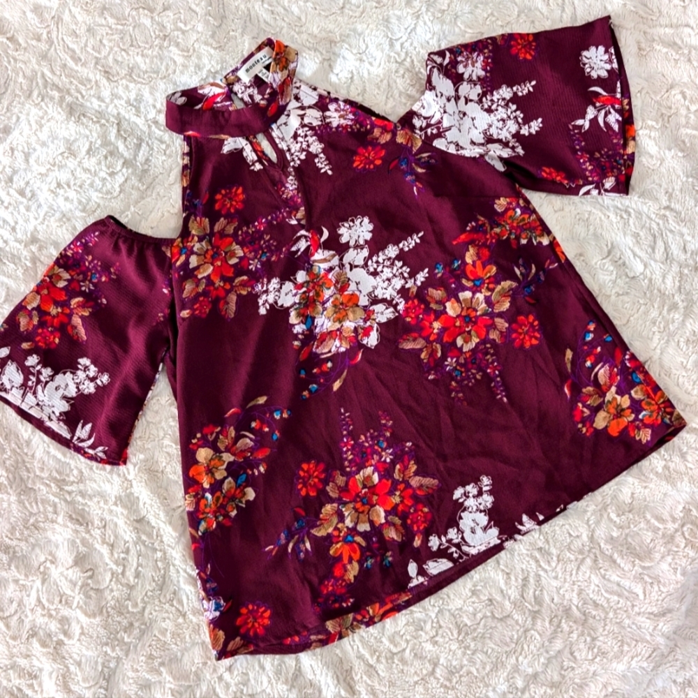 Monteau size Medium open shoulder top